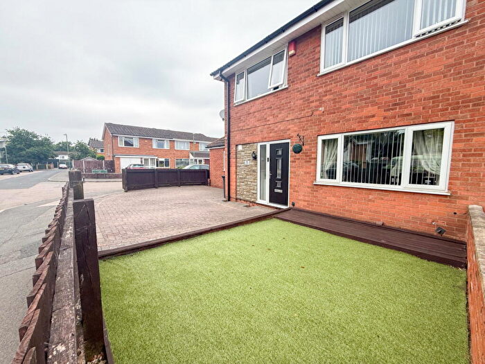 4 Bedroom Semi Detached House For Sale In Fillingham Close, Birmingham, B37