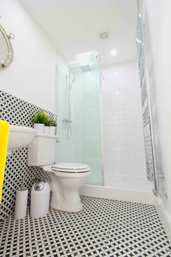 6 Bedroom House To Rent In Halsbury Road, L6