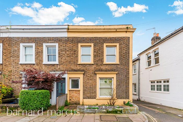 2 Bedroom Property To Rent In Rock Avenue, London, SW14