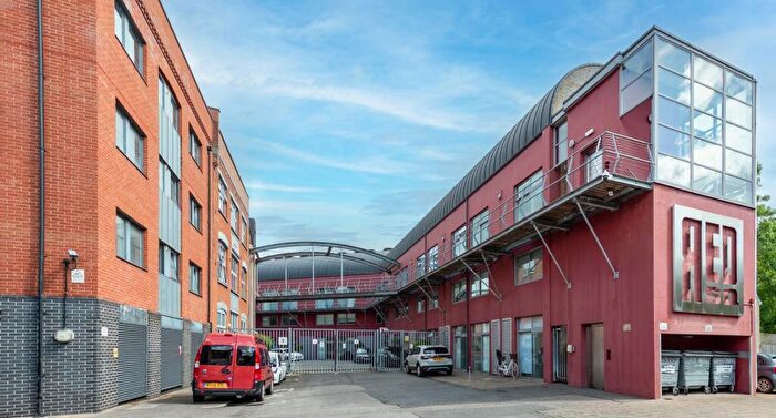 2 Bedroom Maisonette For Sale In Red Square, Carysfort Road, London, N16