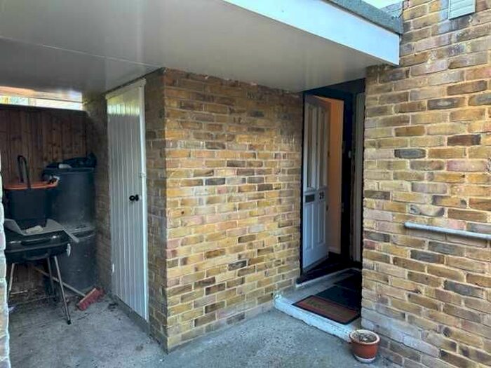 1 Bedroom Flat To Rent In St. Benedicts Avenue, Gravesend, DA12