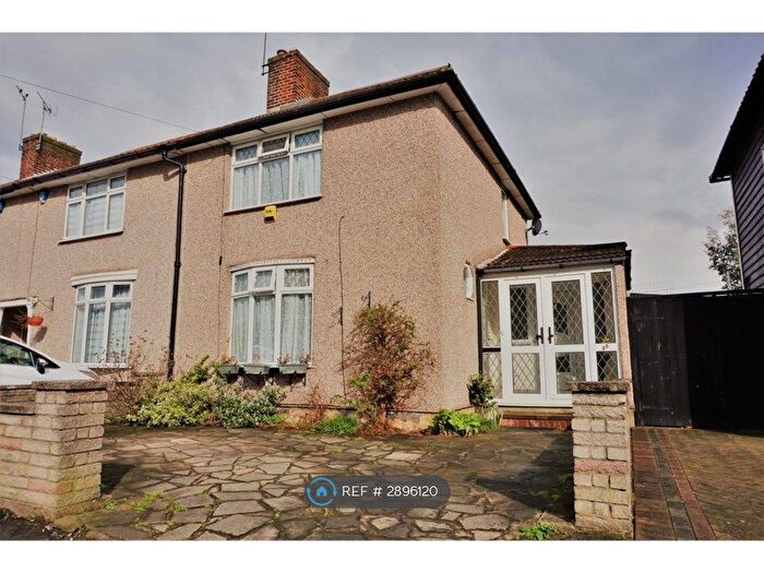 2 Bedroom End Of Terrace House To Rent In Lymington Road, Dagenham, RM8