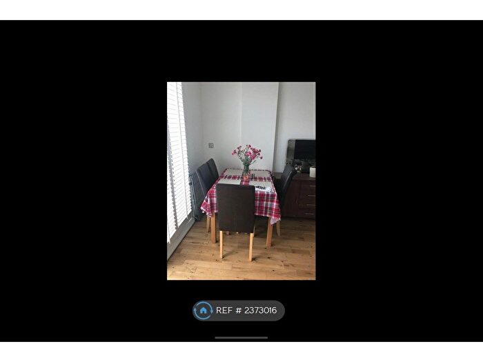 1 Bedroom Flat To Rent In Hamlyn House, Feltham, TW13