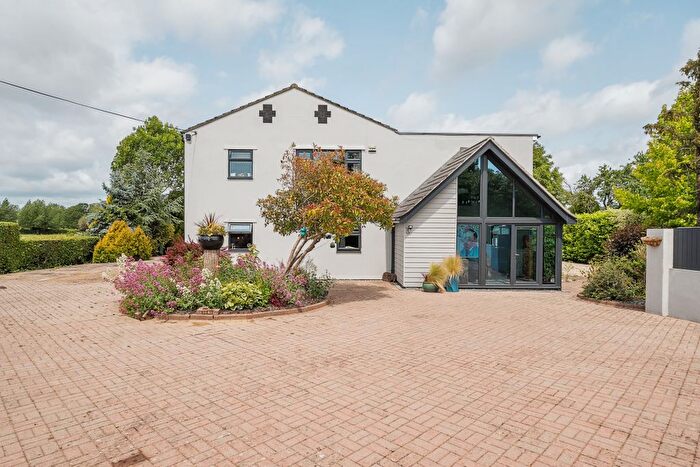 4 Bedroom Detached House For Sale In Rockhampton Hill, Rockhampton, GL13