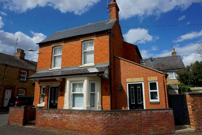 2 Bedroom Detached House To Rent In Newton Street, Olney, MK46
