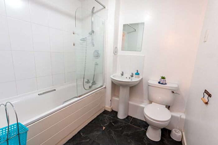 2 Bedroom Flat For Sale In Dee Village, Millburn Street, The City Centre, Aberdeen, AB11