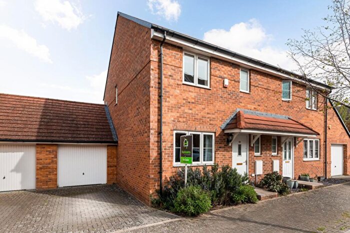 3 Bedroom Semi Detached House For Sale In Elm Park, Didcot, OX11