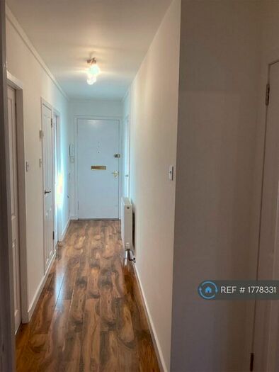 2 Bedroom Flat To Rent In Cathedral Square, Glasgow, G4