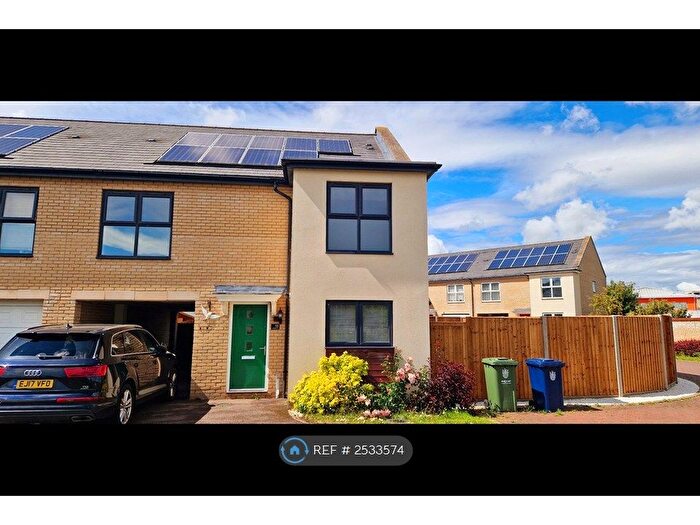 4 Bedroom Semi-Detached House To Rent In Cranesbill Close, Cambridge, CB4