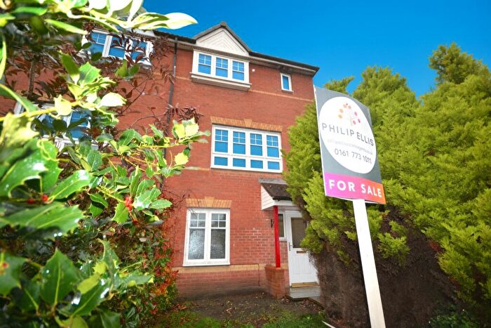 3 Bedroom Town House For Sale In Lentworth Drive, Worsley, M28