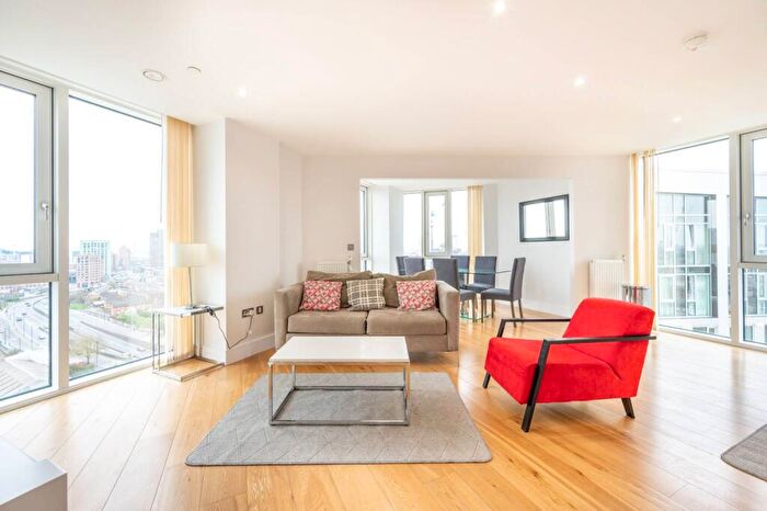 3 Bedroom Flat To Rent In Sky View Tower, Stratford, London, E15