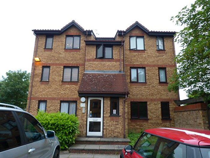 1 Bedroom Flat To Rent In Cornmow Drive, Dollis Hill, NW10