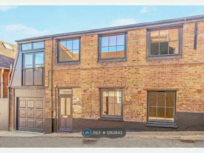 2 Bedroom Semi-Detached House To Rent In Dunedin Court, Tring HP23