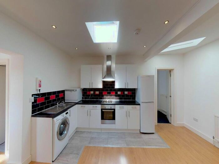 3 Bedroom Flat To Rent In Aberdeen Road, Southampton, SO17