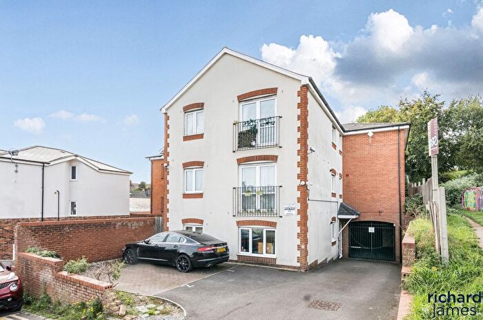 2 Bedroom Flat For Sale In Savernake Court, Swindon, SN1