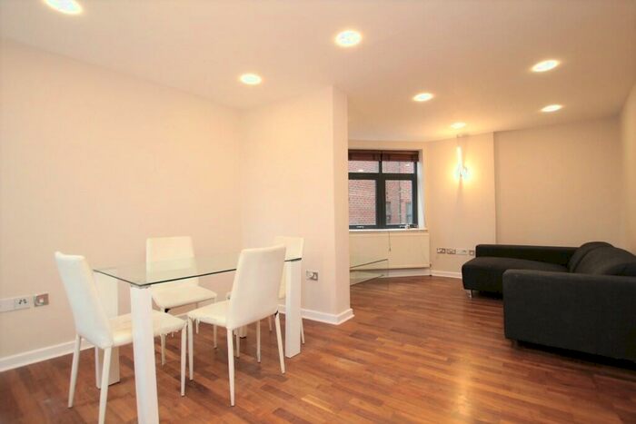 3 Bedroom Apartment To Rent In Jacob Mansions, Umberston Street, Whitechapel, London, E1