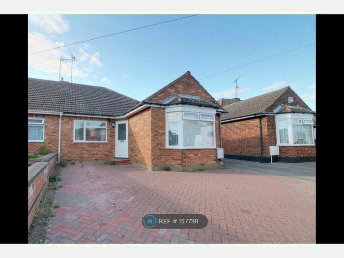 4 Bedroom Bungalow To Rent In Rossfold Road, Luton, LU3