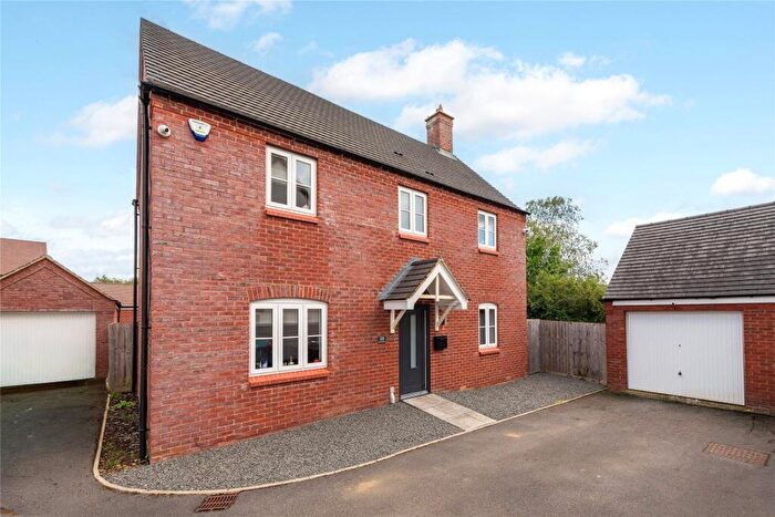 4 Bedroom Detached House For Sale In Blackhorse Drive, Old Stratford, Milton Keynes, Northamptonshire, MK19