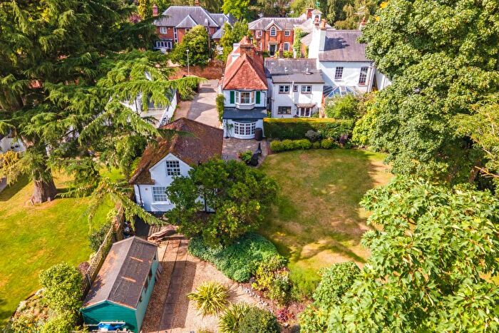 4 Bedroom Semi-Detached House For Sale In White Cottage, Surley Row, Caversham, Reading, RG4