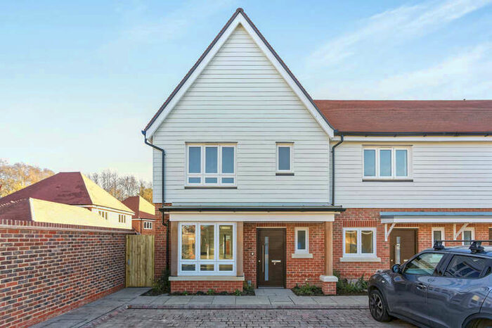 3 Bedroom End Of Terrace House To Rent In Willowbourne Fleet, GU51