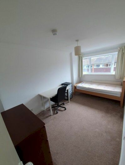 6 Bedroom Terraced House To Rent In Dollis Drive, Farnham, Surrey, GU9