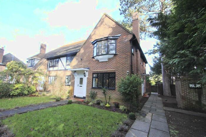 2 Bedroom Maisonette To Rent In Chigwell Hurst Court, Pinner, HA5