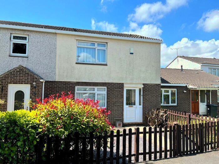 2 Bedroom Semi-Detached House To Rent In Lapwing Gardens, Bristol, BS16