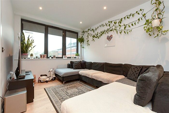2 Bedroom Flat For Sale In Station Road, Redhill, Surrey, RH1