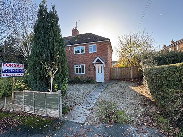 3 Bedroom Semi-detached House For Sale In The Tythings, Newent, GL18