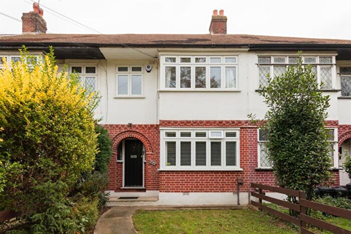 3 Bedroom Terraced House For Sale In Chigwell Road, Woodford Green, IG8