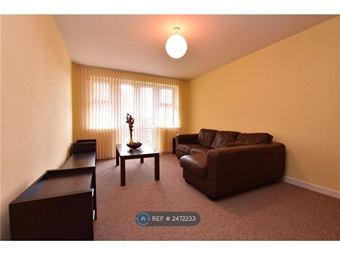 2 Bedroom Flat To Rent In Farnley Crescent, Leeds, LS12