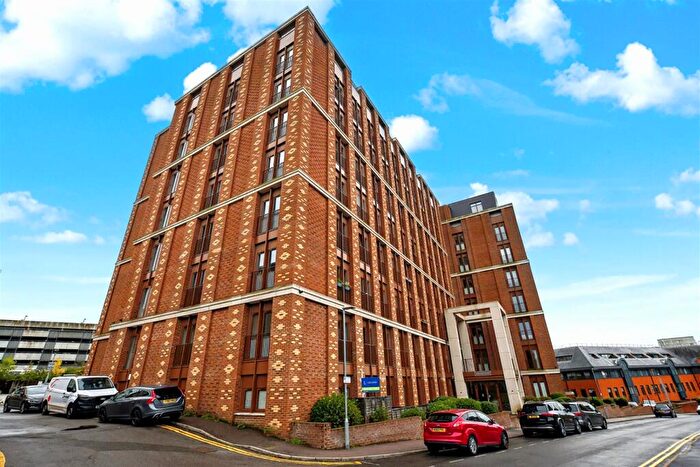 1 Bedroom Apartment For Sale In Ziggurat House, Grosvenor Road, St. Albans, AL1