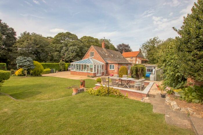 4 Bedroom Chalet For Sale In Tatterford, Norfolk, NR21