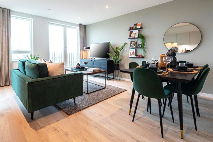 2 Bedroom Flat For Sale In Vernal Way, London, N18