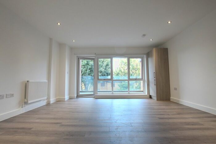 3 Bedroom Flat To Rent In Dunton Road, London, E10