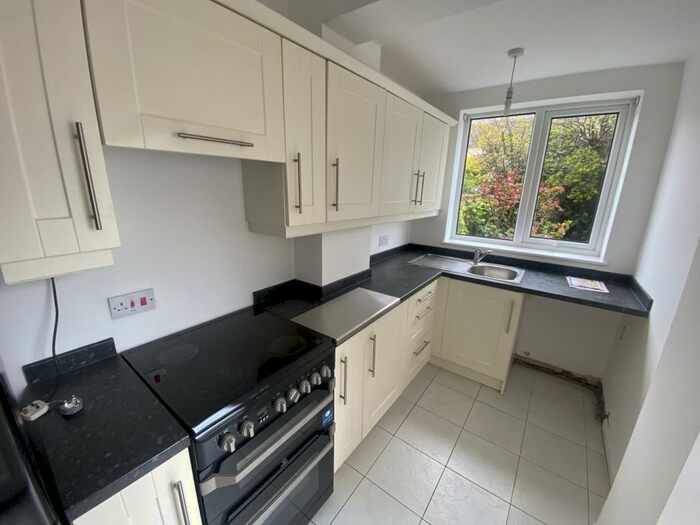 3 Bedroom Semi-Detached House To Rent In St. Lukes Road, L23