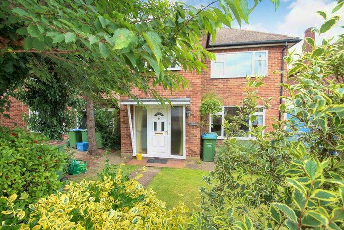 4 Bedroom Detached House To Rent In Mole Abbey Gardens, West Molesey, KT8