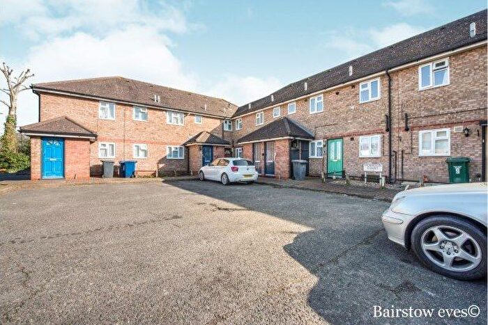 1 Bedroom Flat To Rent In Sunny Way, London, N12