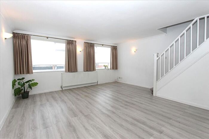3 Bedroom Town House To Rent In Oakfield Gardens, London, N18
