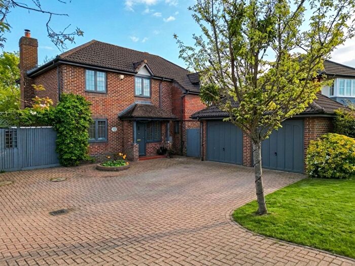 5 Bedroom Detached House For Sale In Rivermead, East Molesey, KT8