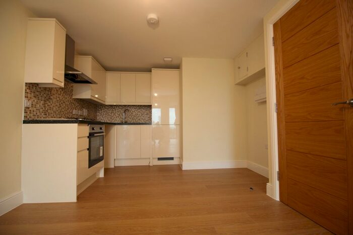 1 Bedroom Flat To Rent In High Road, Ilford, IG1