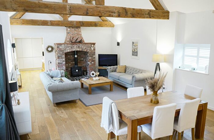 4 Bedroom Barn Conversion For Sale In The Grange, Wychnor, DE13
