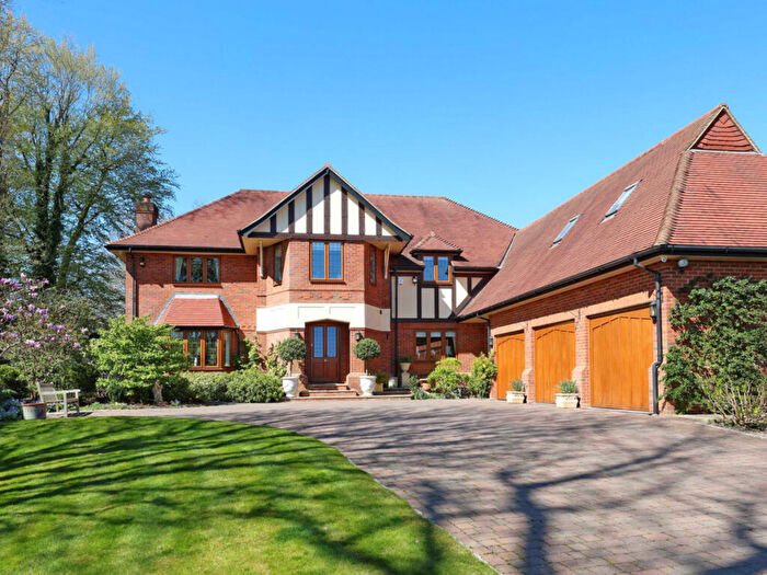 5 Bedroom Detached House For Sale In Pavilion End, Beaconsfield, HP9
