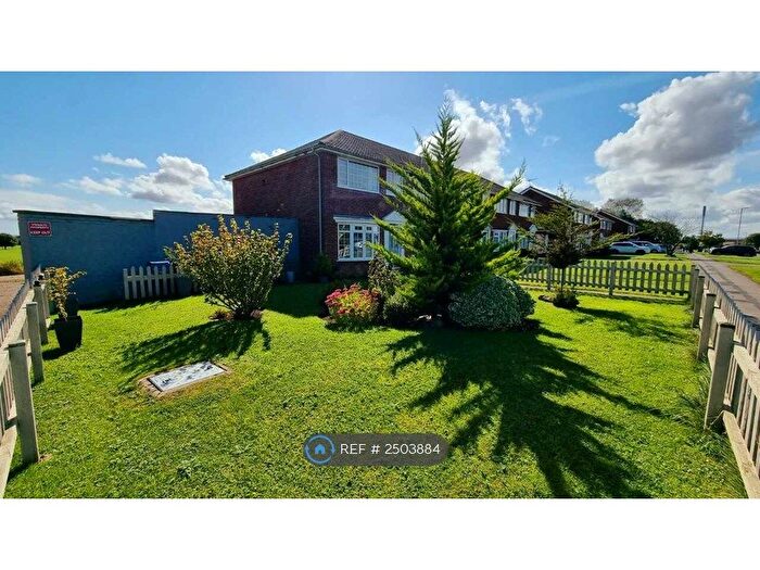 3 Bedroom End Of Terrace House To Rent In Eastway, Scarborough, YO11