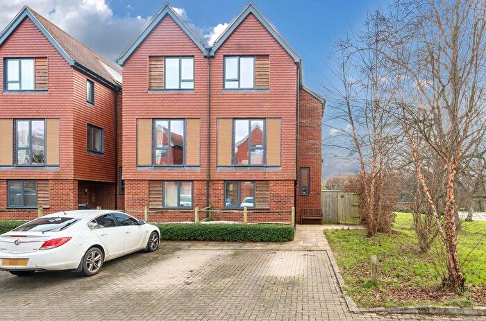 3 Bedroom End Terrace House For Sale In Bay Close, Godalming, Surrey, GU7