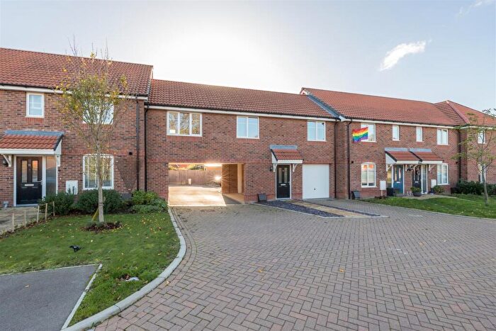 2 Bedroom Apartment For Sale In Falcon Drive, Didcot, OX11
