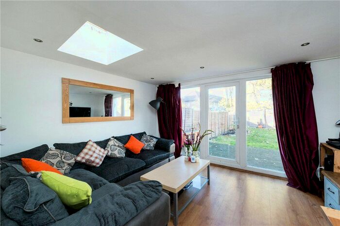 2 Bedroom Flat To Rent In Fountain Road, London, SW17
