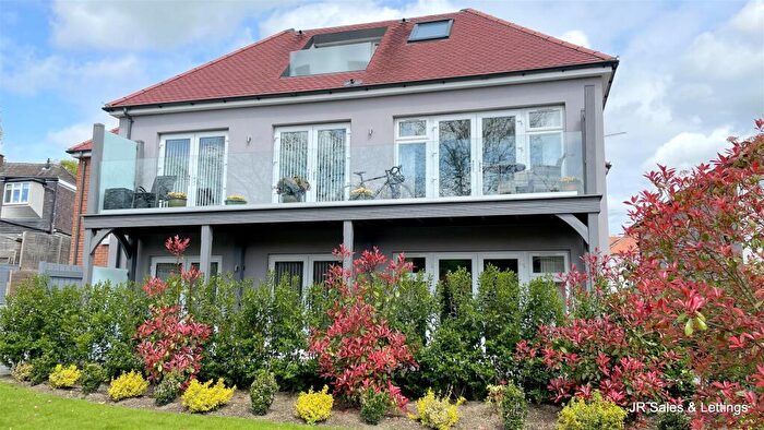 2 Bedroom Flat To Rent In Tolmers Gardens, Cuffley, EN6