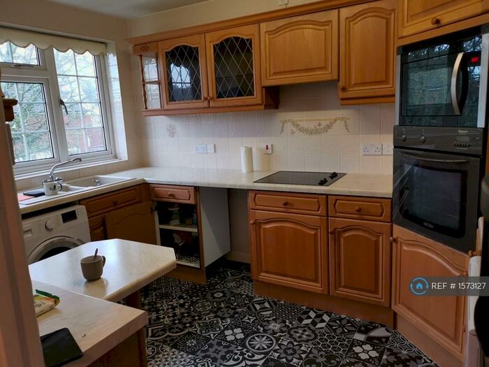 2 Bedroom Maisonette To Rent In Devonshire Place, Basingstoke, RG21