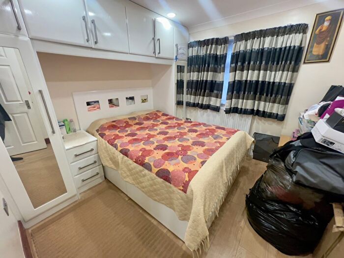 5 Bedroom Semi-Detached House To Rent In Penbury Road, Southall, Greater London, UB2